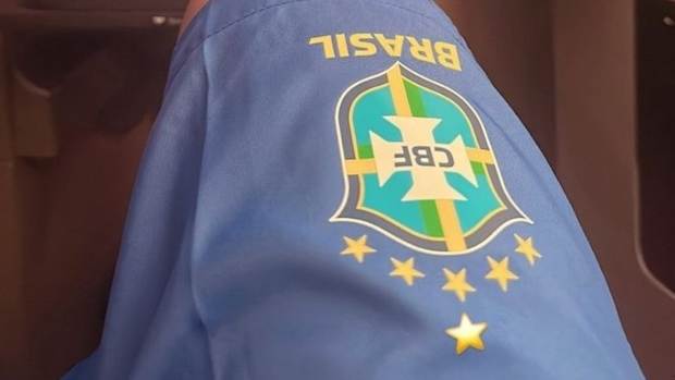 Neymar provoca con estrella en uniforme